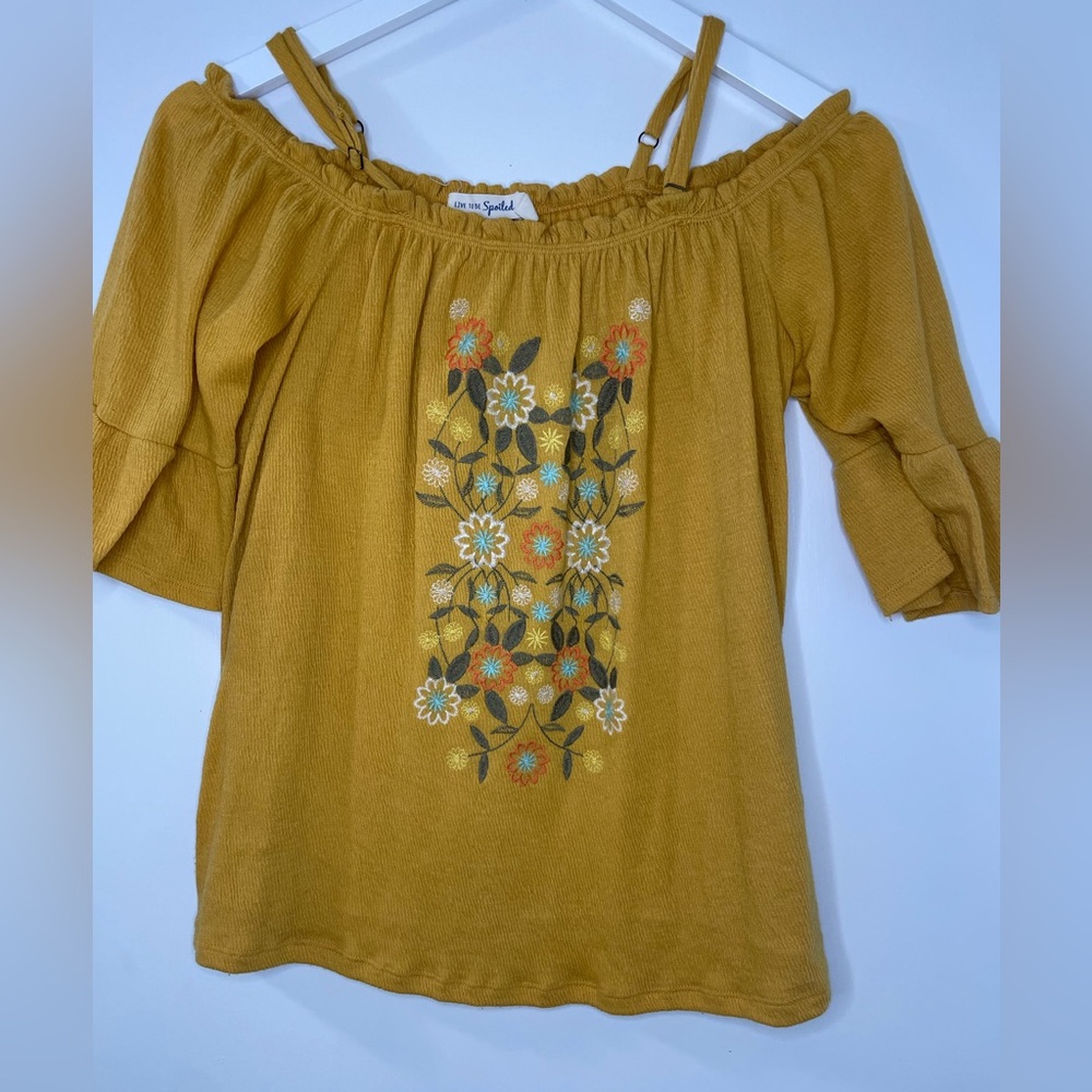 Love to be Spoiled embroidered flower top

Size:M